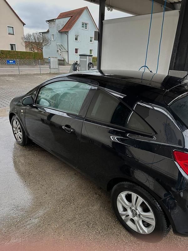 Gebraucht Opel Corsa 87 PS (63 kW) 2011 Schwarz Kleinwagen