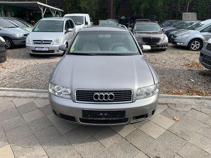 Grau Gebraucht 2003 Audi A4 Kombi | 1.200 € - Bild 1/4
