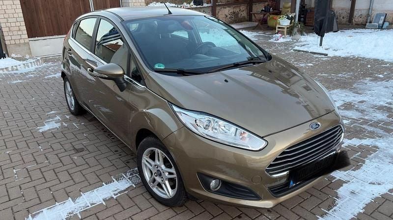 Gebraucht Ford Fiesta Titanium 125 PS (91 kW) 2014 Braun Limousine
