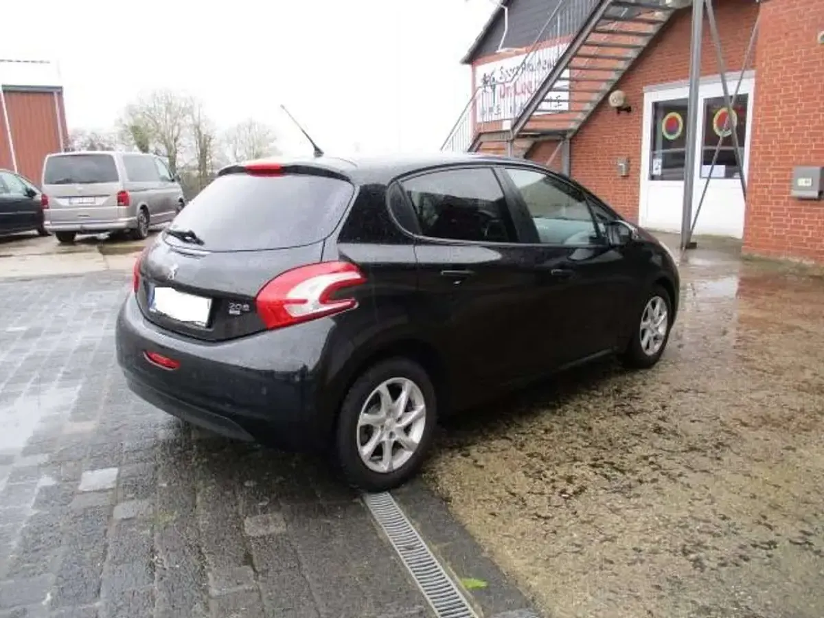 Gebraucht Peugeot 208 92 PS (67 kW) 2013 Schwarz Kleinwagen