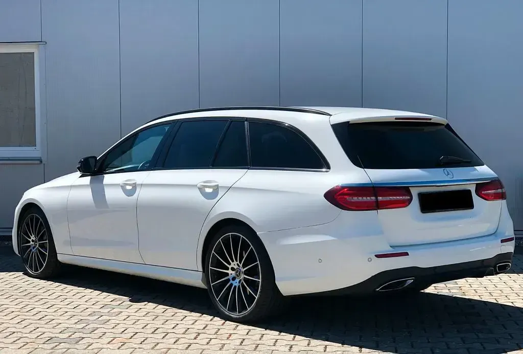 Gebraucht Mercedes E250 AMG 211 PS (155 kW) 2017 Weiß Limousine