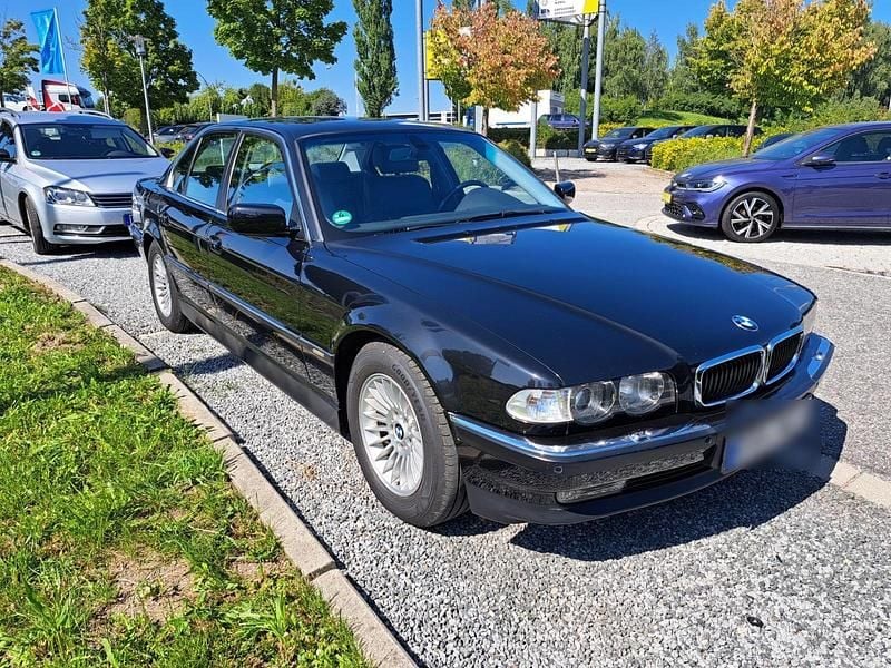 Schwarz Gebraucht 2000 BMW 735 Limousine | 13.990 € - Bild 1/4