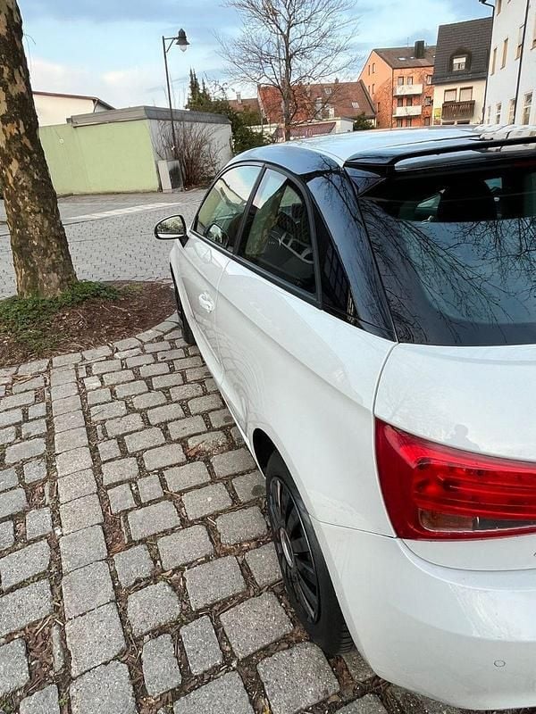 Gebraucht Audi A1 Attraction 86 PS (63 kW) 2013 Weiß Kleinwagen