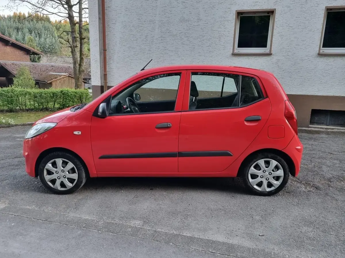 Gebraucht Hyundai i10 69 PS (50 kW) 2013 Rot Kleinwagen