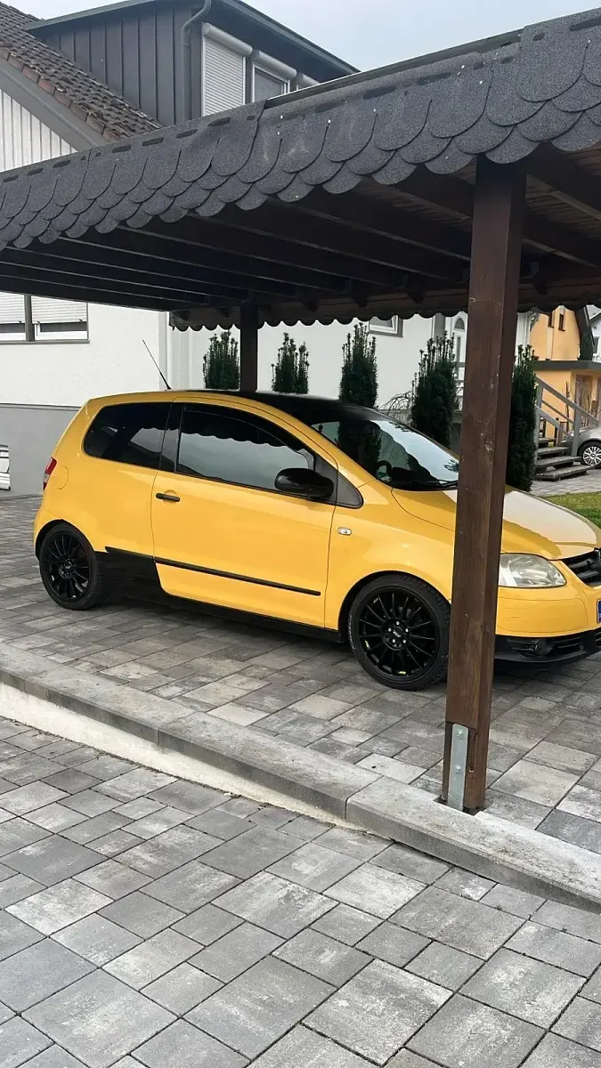Gebraucht VW Fox 54 PS (39 kW) 2007 Gelb Kleinwagen