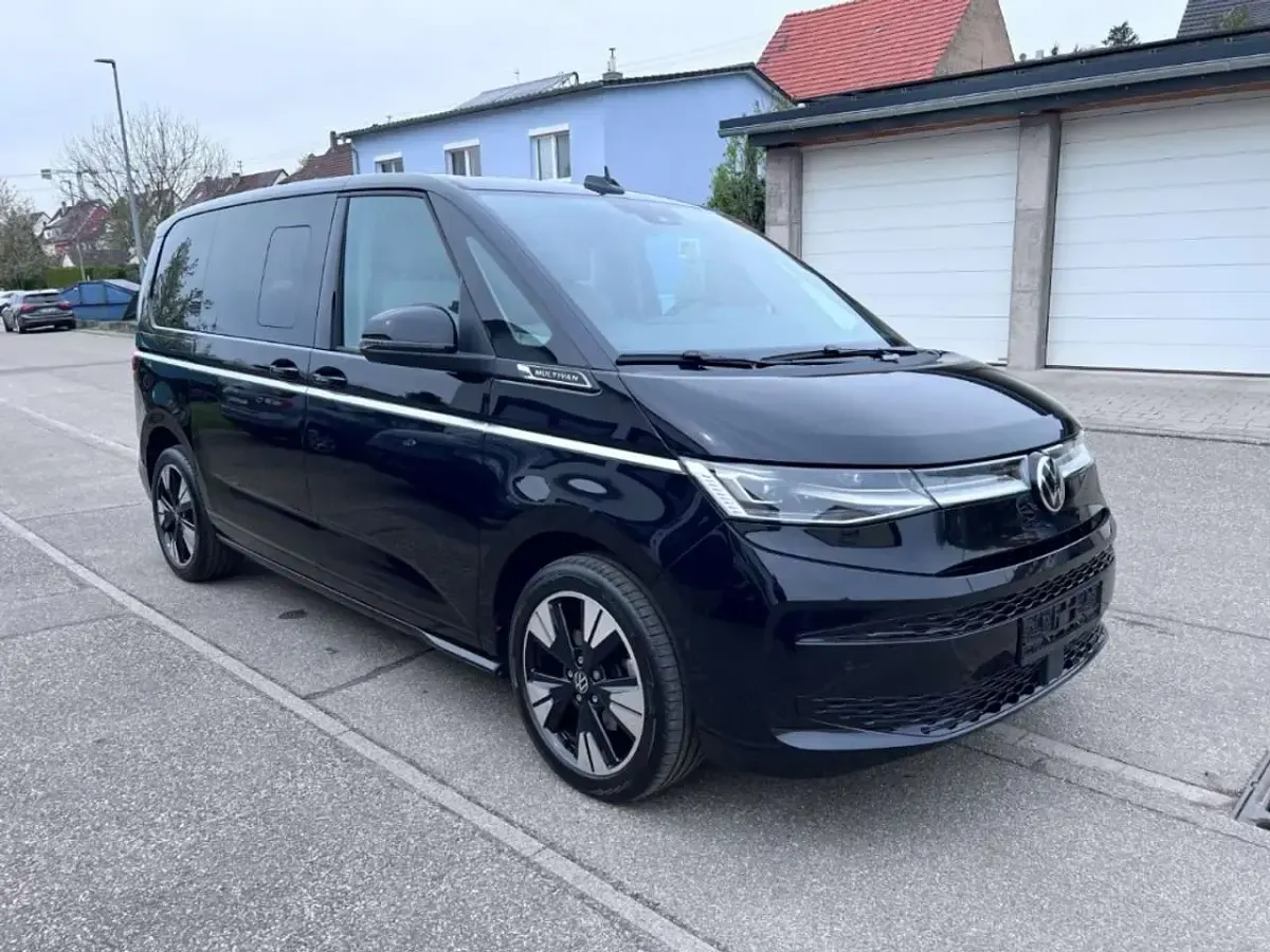 Gebraucht VW Multivan Style 150 PS (110 kW) 2024 Schwarz Van / Kleinbus