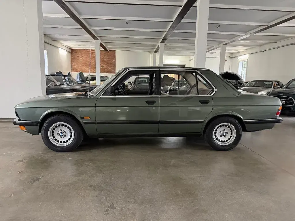 Gebraucht BMW 520 125 PS (91 kW) 1982 Grün Limousine
