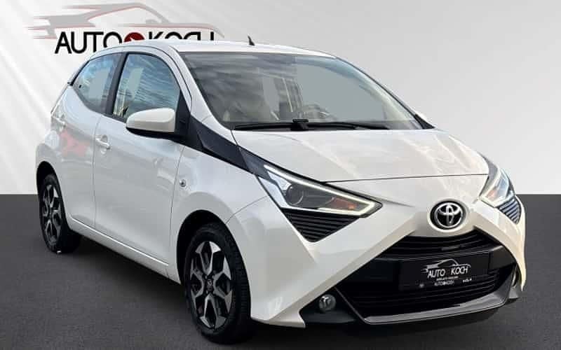 Weiß Gebraucht 2019 Toyota Aygo X-play Kleinwagen | 8.390 € (Guter Preis) - Bild 1/4