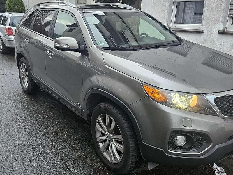 Grau Gebraucht 2012 Kia Sorento Edition 7 SUV | 7.900 € (Superpreis) - Bild 1/4