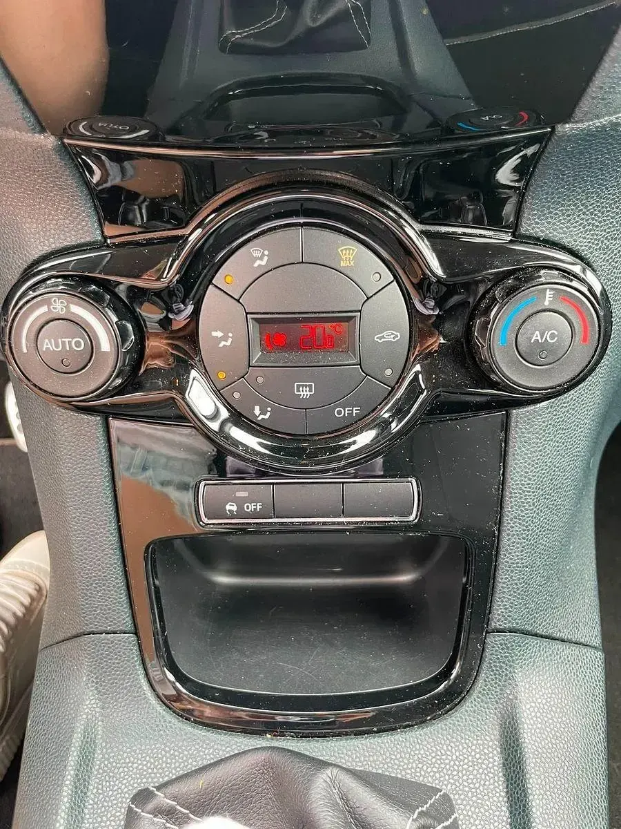 Gebraucht Ford Fiesta 135 PS (99 kW) 2012 Grau Limousine