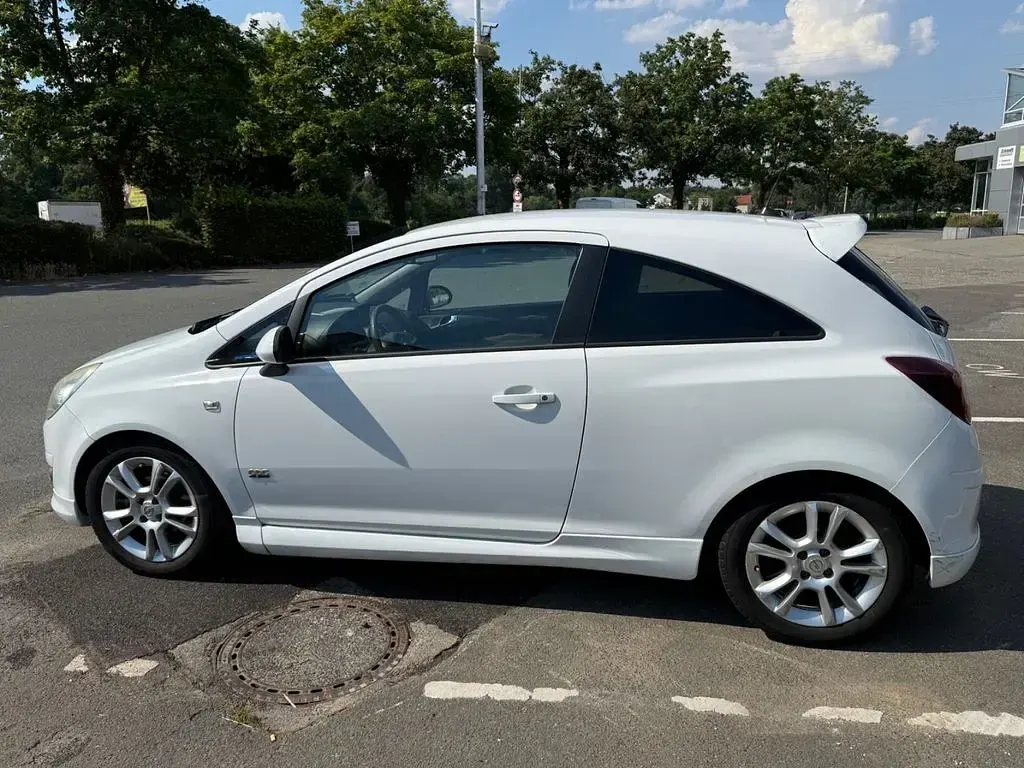 Gebraucht Opel Corsa Sport 80 PS (58 kW) 2009 Weiß Kleinwagen