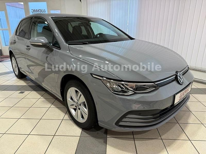 Gebraucht VW Golf Life 110 PS (80 kW) 2024 Grau Limousine