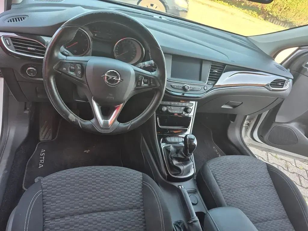 Gebraucht Opel Astra Dynamic 125 PS (91 kW) 2017 Weiß Limousine