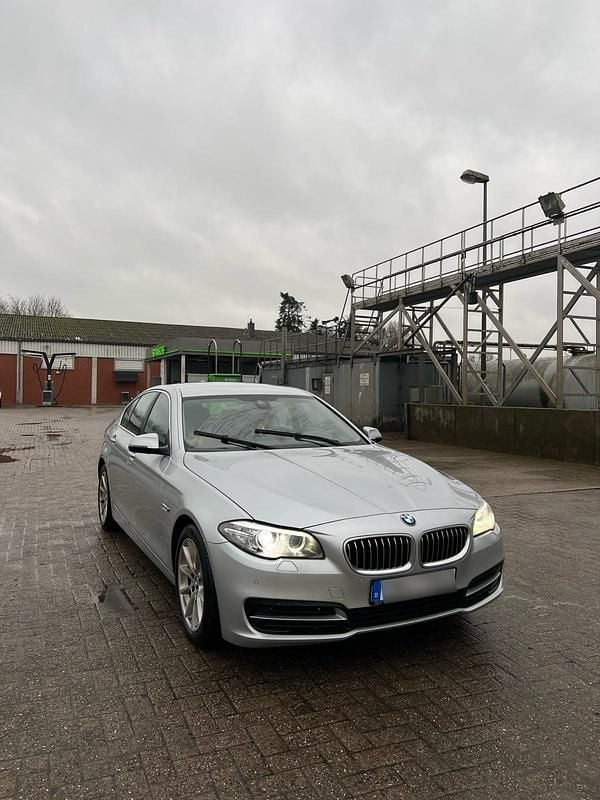 Grau Gebraucht 2016 BMW 530 Limousine | 10.999 € (Superpreis) - Bild 1/4