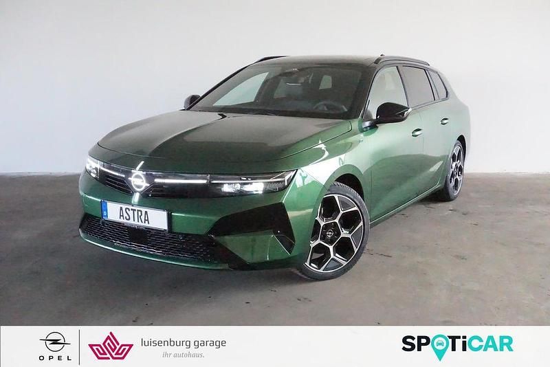 Neu Opel Astra Ultimate 145 PS (106 kW) 2026 Klover grün Kombi
