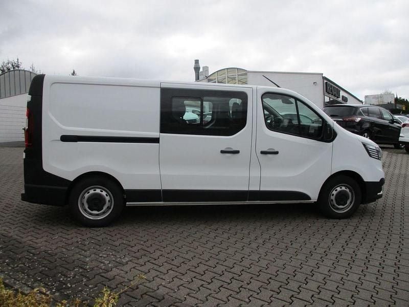 Gebraucht Renault Trafic Komfort 150 PS (110 kW) 2023 Weiß Van / Kleinbus