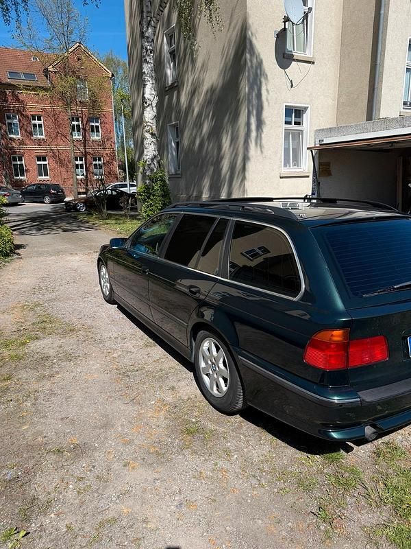 Second-hand BMW 520 150 CP (110 kW) 2000 Verde Break