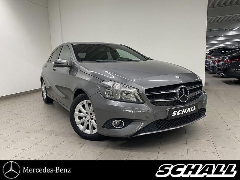 Grau Gebraucht 2014 Mercedes A180 Style Limousine | 12.449 € (Fairer Preis) - Bild 1/4