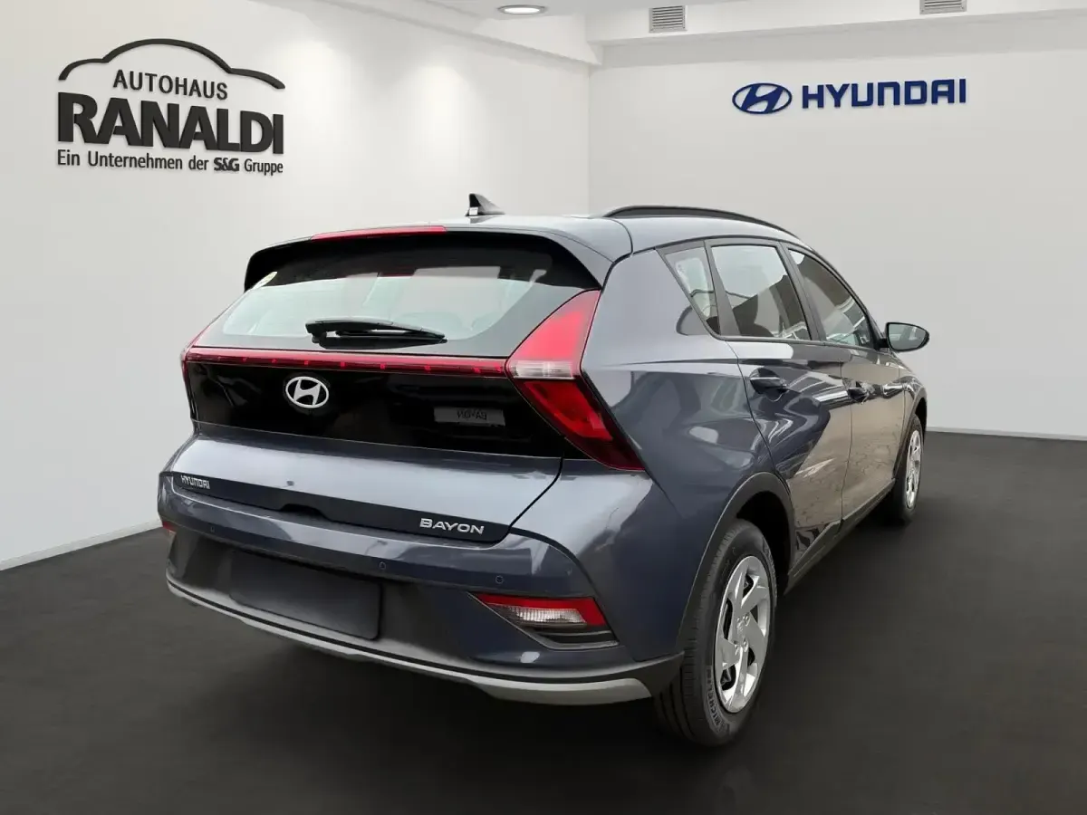 Neu Hyundai Bayon Select 101 PS (74 kW) 2025 Aurora grey SUV