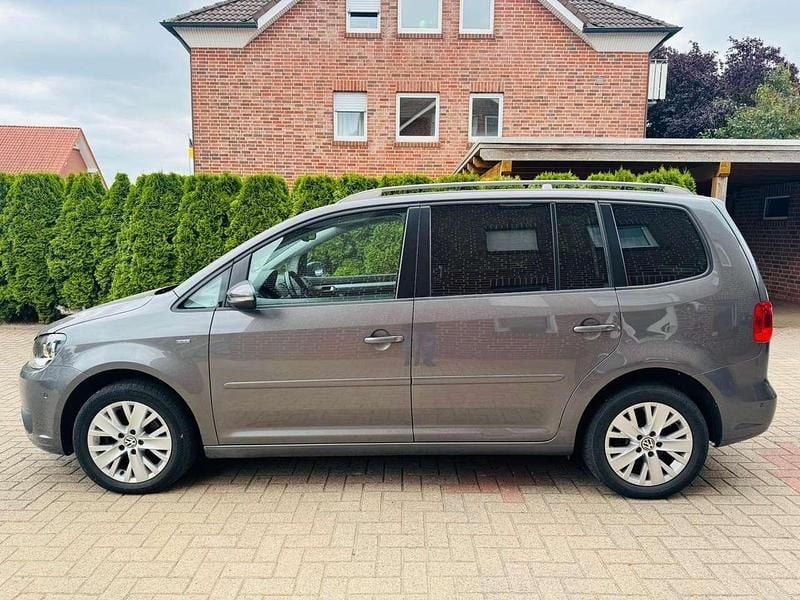 Grau Gebraucht 2012 VW Touran Life Van / Kleinbus | 6.850 € (Guter Preis) - Bild 1/4