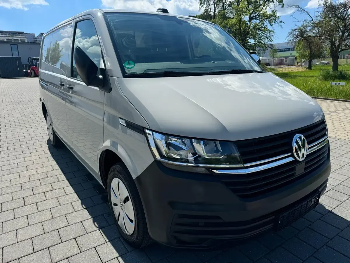 Gebraucht VW Transporter 150 PS (110 kW) 2021 Grau Van