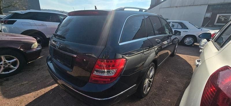 Gebraucht Mercedes C250 204 PS (150 kW) 2011 Schwarz Kombi