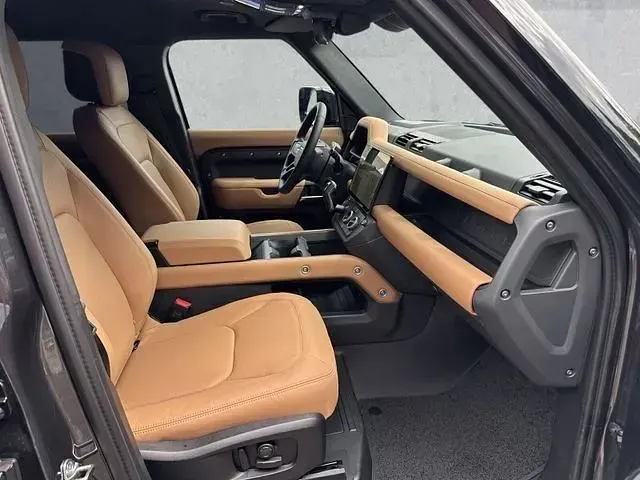Neu Land Rover Defender HSE 349 PS (256 kW) 2026 Grau SUV