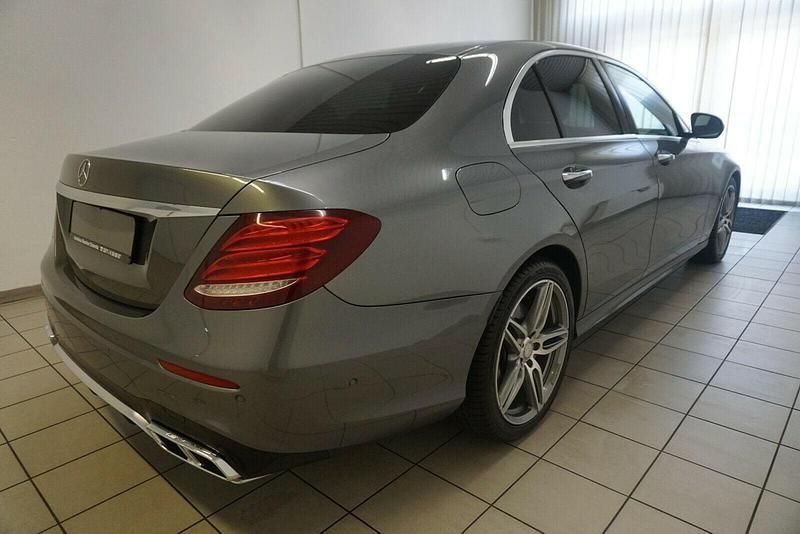Gebraucht Mercedes E350 AMG line 258 PS (189 kW) 2017 Silber Limousine