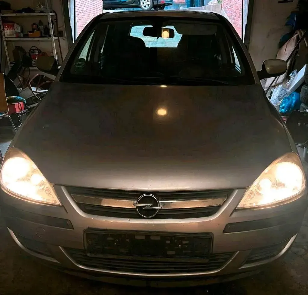 Usata Opel Corsa 60 CV (44 kW) 2004 Argento Utilitaria
