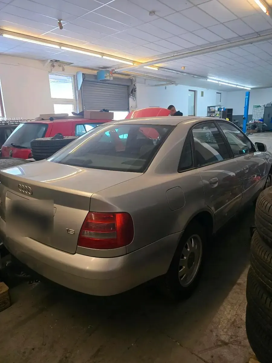 Gebraucht Audi A4 105 PS (77 kW) 1999 Grau Limousine
