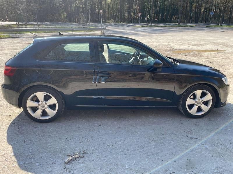 Second-hand Audi A3 Ambiente 110 CP (80 kW) 2014 Negru Berlinǎ