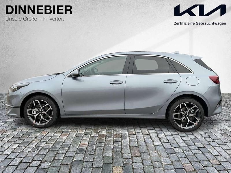 Neu Kia Ceed 140 PS (102 kW) 2025 Lunarsilber met Kleinwagen