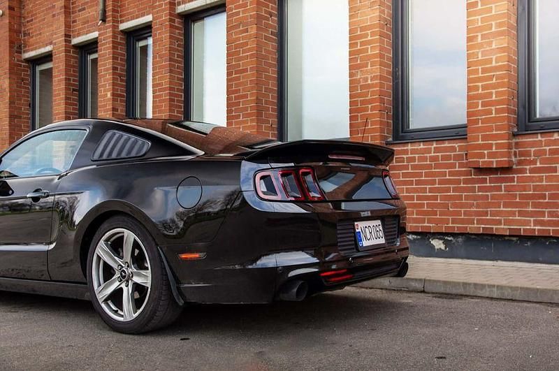 Usata Ford Mustang 426 CV (313 kW) 2013 Nero