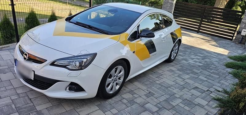 Weiß Gebraucht 2014 Opel Astra GTC Edition Coupé | 8.300 € (Fairer Preis) - Bild 1/4