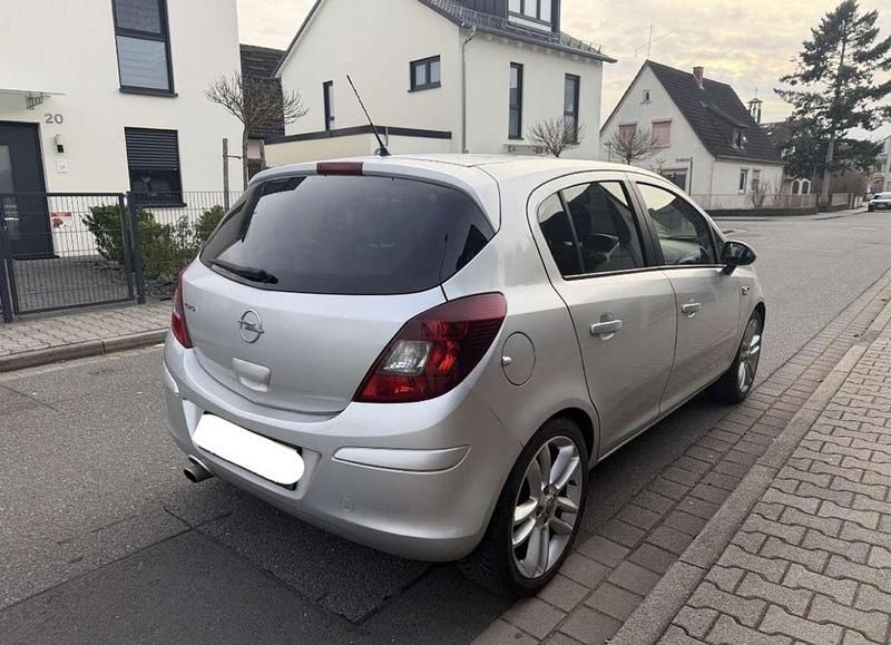 Gebraucht Opel Corsa 90 PS (66 kW) 2009 Silber Kleinwagen