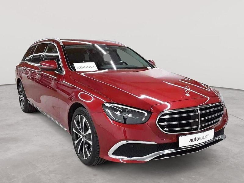Gebraucht Mercedes E300 Avantgarde 194 PS (142 kW) 2022 Manufaktur hyazinthrot metallic Kombi