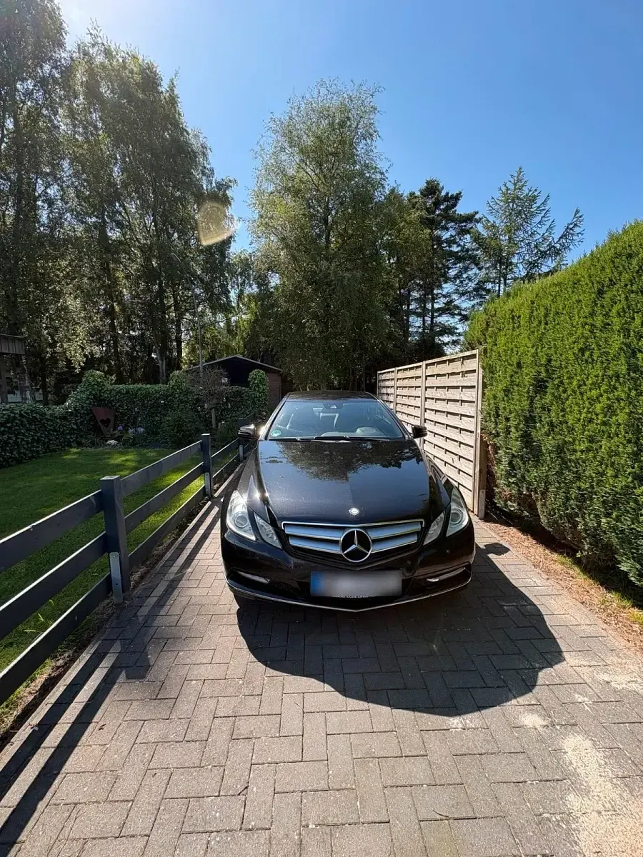 Gebraucht Mercedes E220 170 PS (125 kW) 2011 Schwarz Coupé
