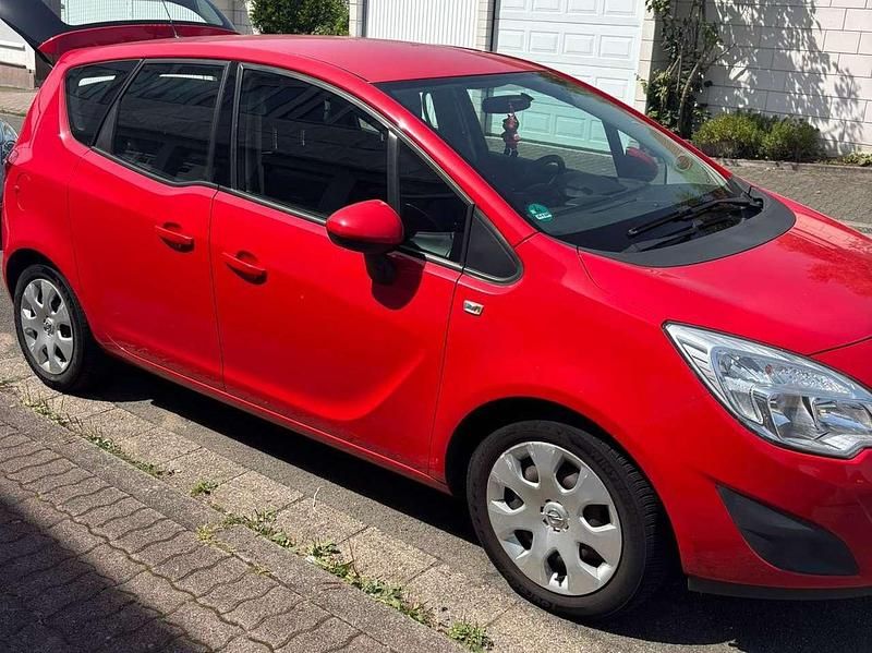 Rot Gebraucht 2011 Opel Meriva Innovation Van / Kleinbus | 5.200 € (Guter Preis) - Bild 1/4