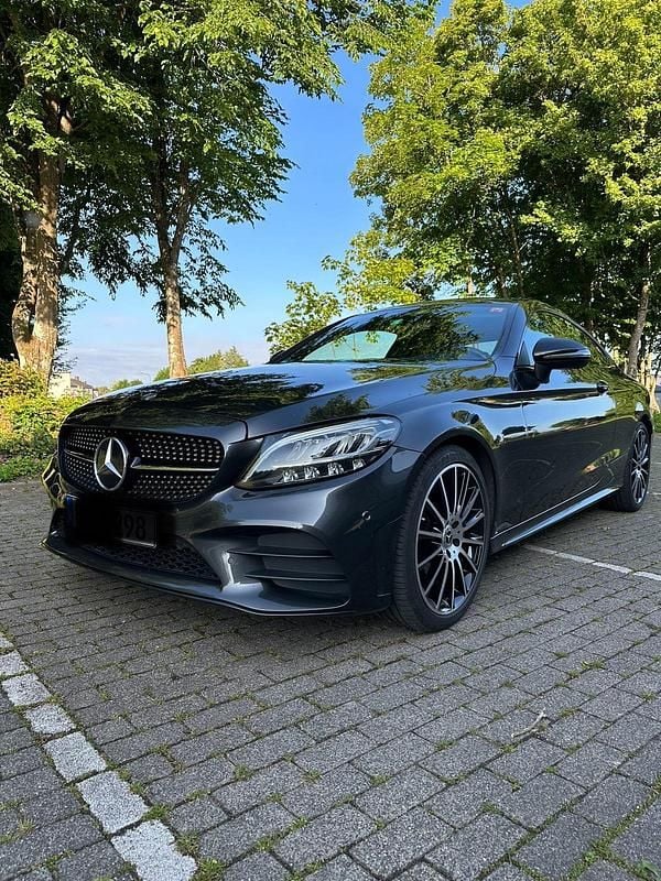 Grau Gebraucht 2018 Mercedes C220 Coupé | 21.900 € (Guter Preis) - Bild 1/4