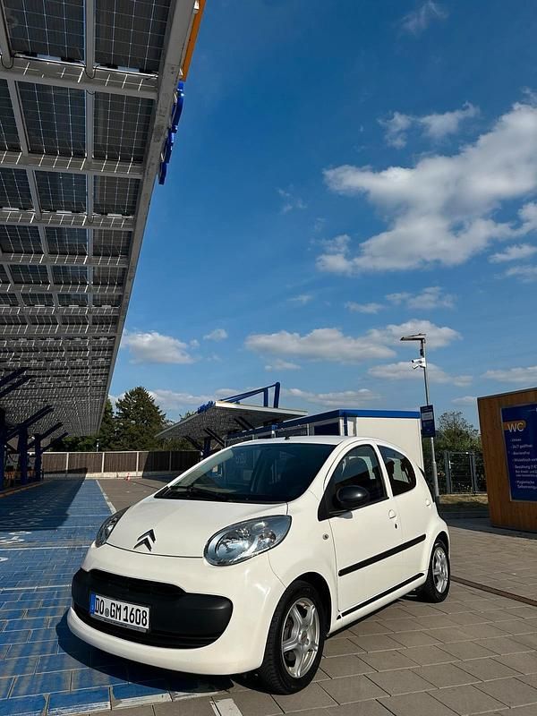 Weiß Gebraucht 2009 Citroën C1 Kleinwagen | 2.600 € (Teuer) - Bild 1/4