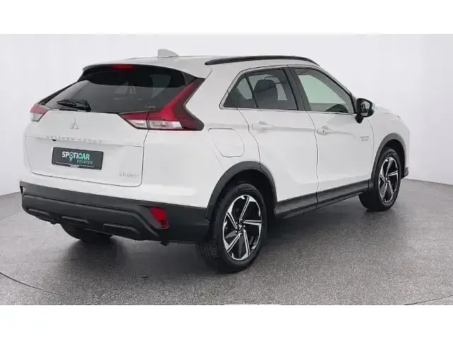 Używany Mitsubishi Eclipse Cross Basis 188 KM (138 kW) 2022 Biały SUV