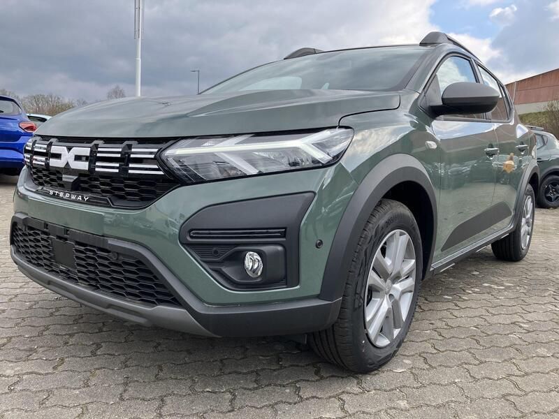 Grau Gebraucht 2023 Dacia Sandero Expression Kleinwagen | 16.949 € (Superpreis) - Bild 1/4