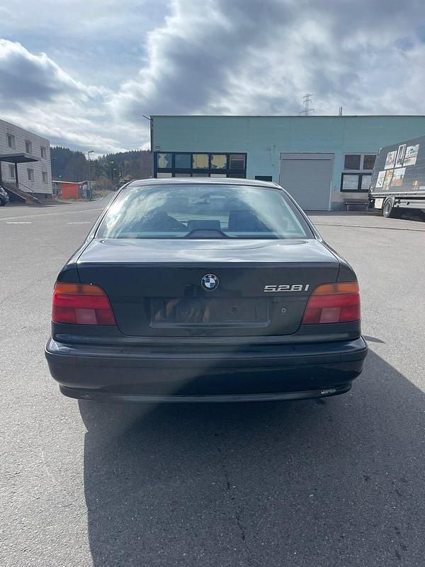 Gebraucht BMW 528 193 PS (141 kW) 1997 Schwarz Limousine