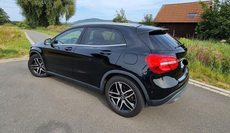 Schwarz Gebraucht 2016 Mercedes GLA250 Urban SUV | 18.750 € (Guter Preis) - Bild 1/4