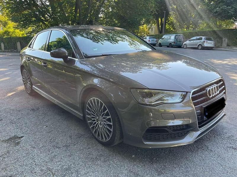 Gebraucht Audi A3 S-Line 179 PS (131 kW) 2015 Grau Limousine