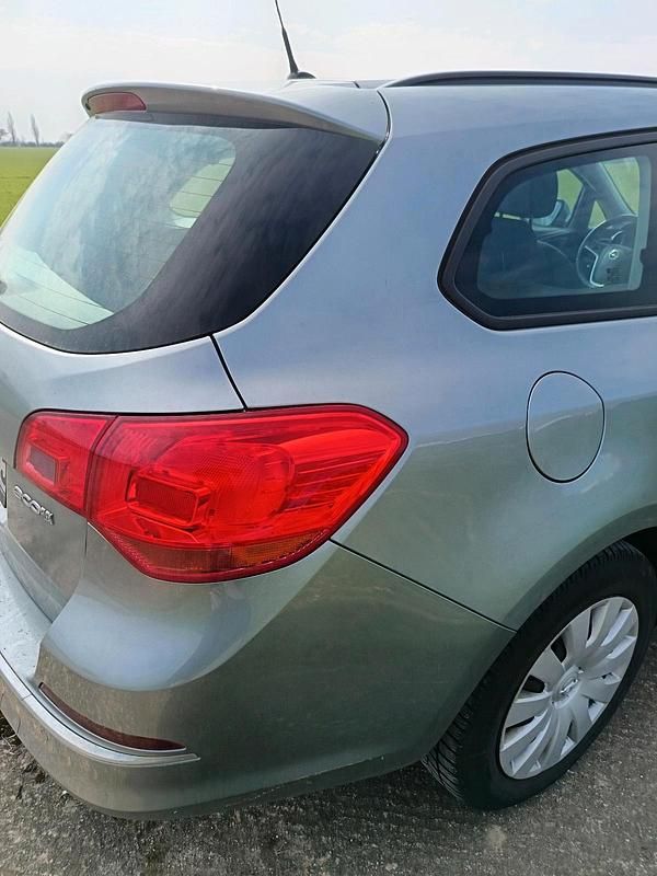 Gebraucht Opel Astra 110 PS (80 kW) 2014 Andere farben Kombi