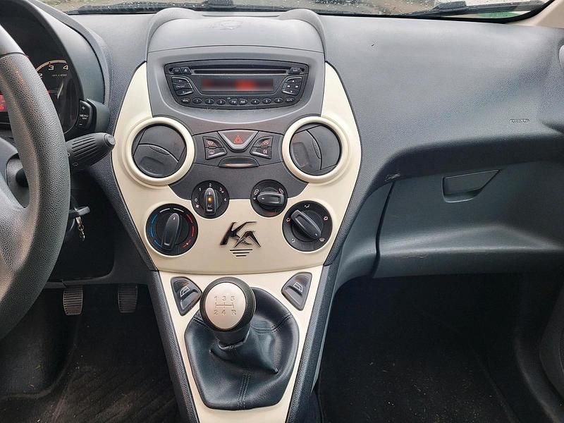 Gebraucht Ford Ka 70 PS (51 kW) 2012 Weiß Kleinwagen