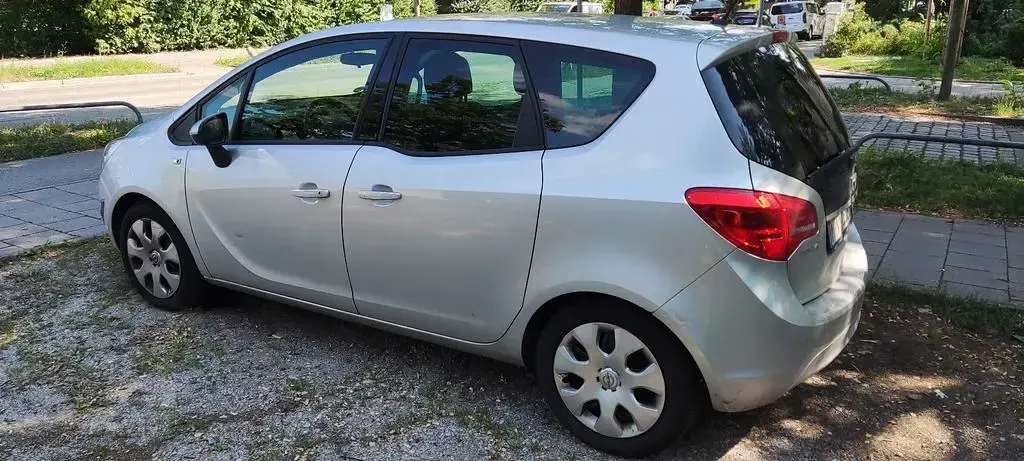 Gebraucht Opel Meriva Edition 120 PS (88 kW) 2011 Silber Van / Kleinbus