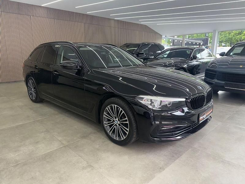 Schwarz Gebraucht 2020 BMW 520 Sport Line Kombi | 25.950 € (Guter Preis) - Bild 1/4