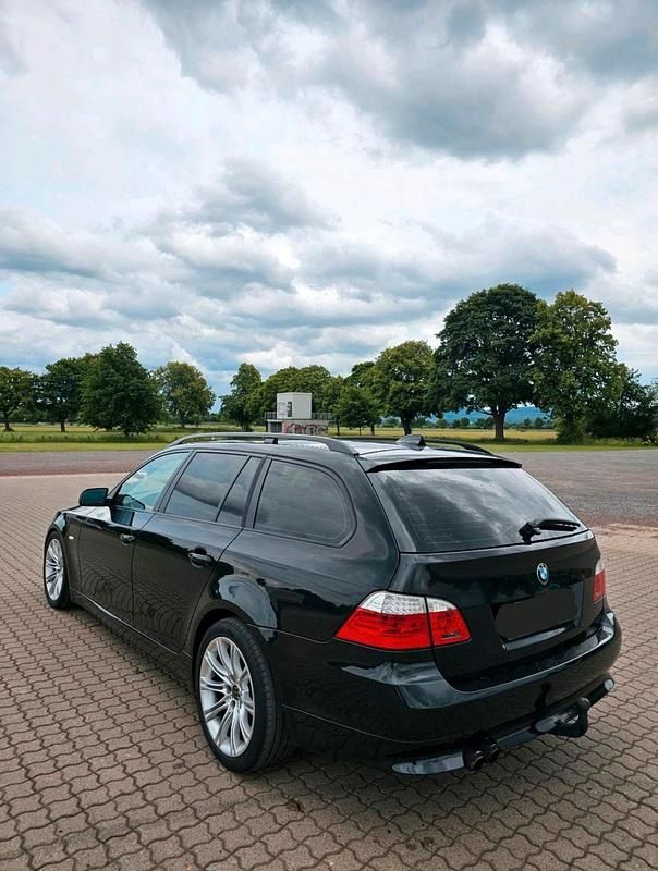 Gebraucht BMW 530 235 PS (172 kW) 2008 Schwarz Kombi